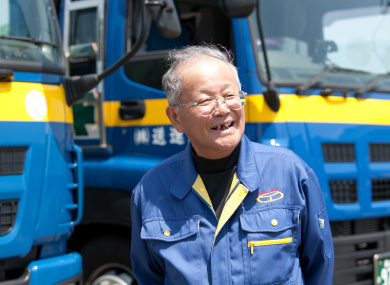 飛越運送：大型ウイング車担当 荒井 昭一